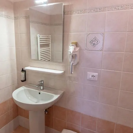 Konukevi Sottoassisi - 3*